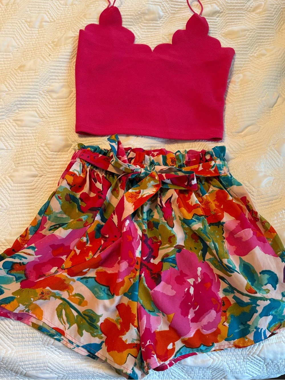 SHEIN Pink Scallop Crop Top with Multicolor Floral High-Waist Shorts